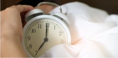 睡眠不足的孩子更容易近视！